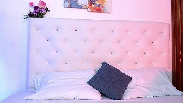 Snapshot of molly_curvyhot chatting on November 2025 01:14:02 PM molly curvyhot online show from November 2025 01:14:02 PM