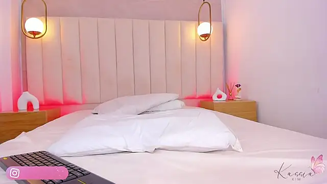 kassia kim online show from October 2025 04:32:01 AM