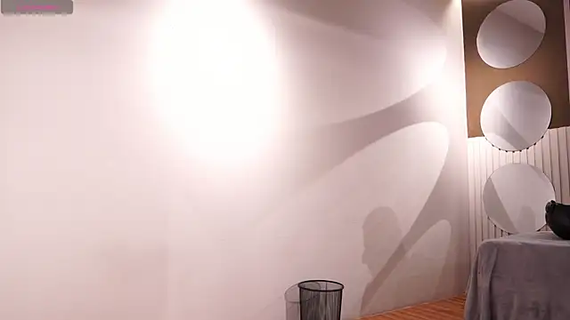 Ariaa Isabell online show from November 2025 06:30:01 PM