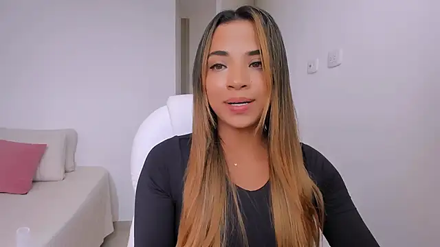 Snapshot of Chloe_Rain chatting on December 2025 09:08:01 PM Chloe Rain online show from December 2025 09:08:01 PM