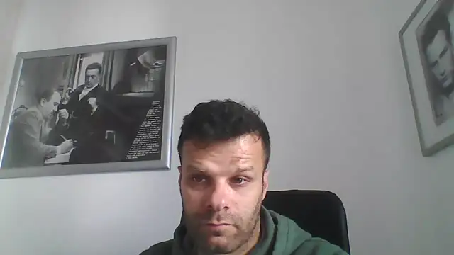 Snapshot of FROCETTO93 chatting on April 2026 07:33:01 AM FROCETTO93 online show from April 2026 07:33:01 AM