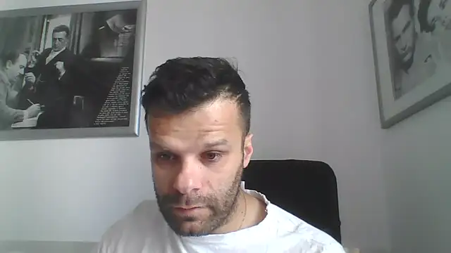 Snapshot of FROCETTO93 chatting on May 2026 06:21:02 AM FROCETTO93 online show from May 2026 06:21:02 AM