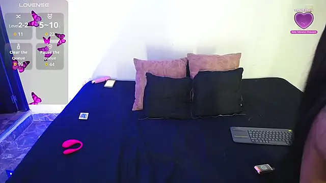 Dahiana Le online show from November 2025 06:29:02 PM