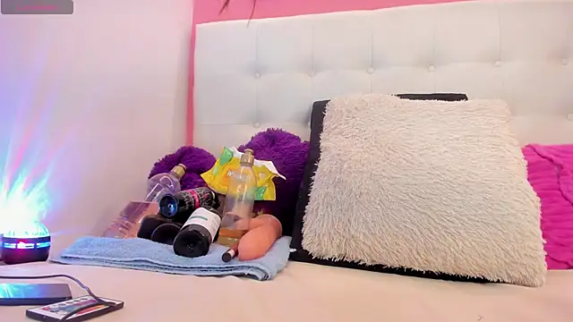 Willow Wright online show from September 2025 01:38:02 PM