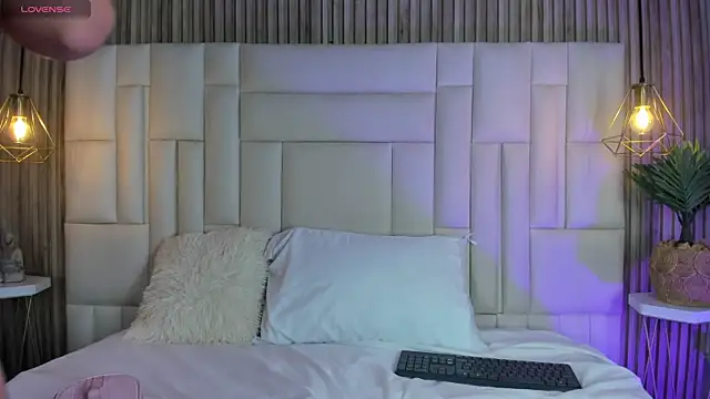 LovelyEyesx online show from April 2026 05:09:02 PM