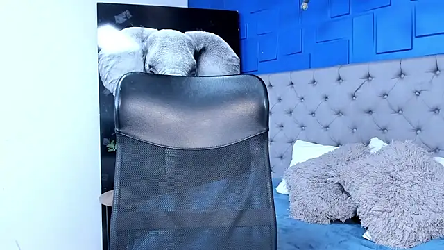 andres-clark92 online show from October 2025 05:43:02 PM