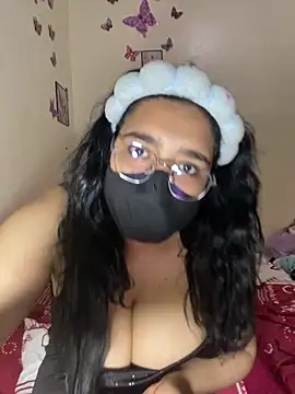 Snapshot of Nottella chatting on November 2025 06:48:02 PM Nottella online show from November 2025 06:48:02 PM