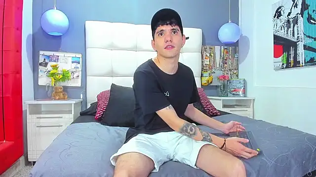 Matteo12  online show from October 2025 04:51:02 AM