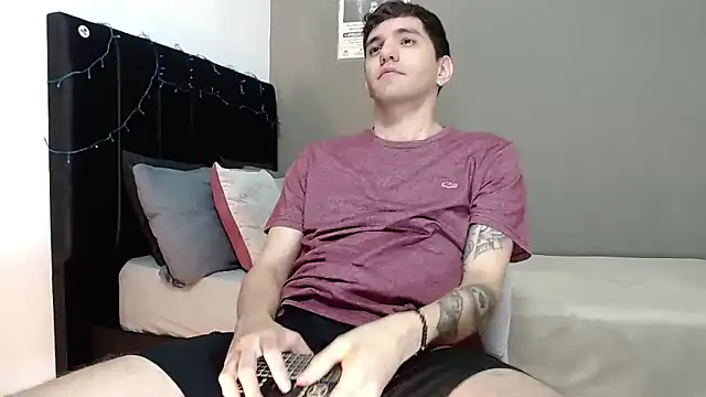 Matteo12  online show from December 2025 04:28:02 AM