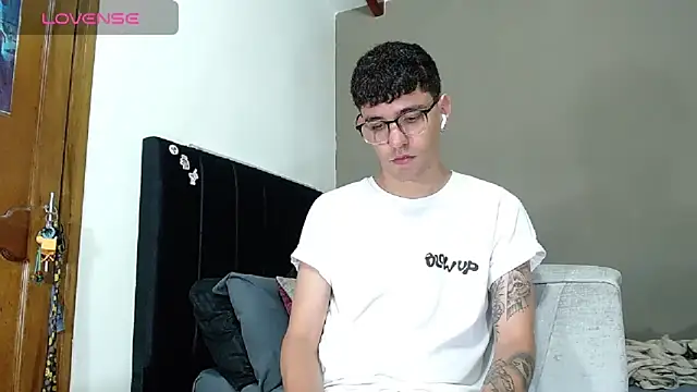 Matteo12  online show from February 2026 09:48:02 PM