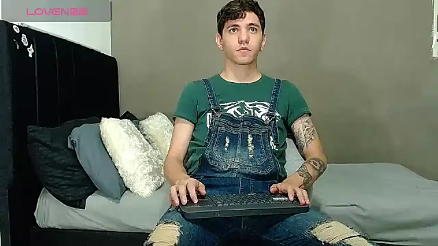 Matteo12  online show from April 2026 03:26:02 AM