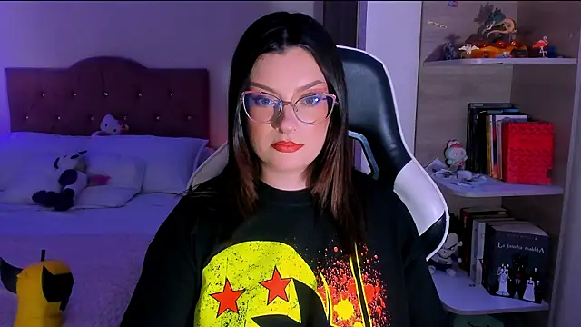 Snapshot of OphelianaRose33 chatting on February 2026 10:00:02 PM OphelianaRose33 online show from February 2026 10:00:02 PM