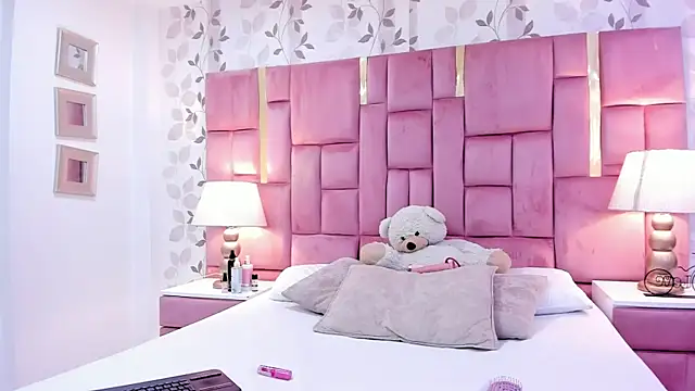 GabyMoreau online show from March 2026 08:25:02 PM