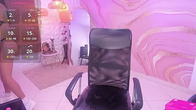 keytinthomson  online show from October 2025 04:36:02 PM