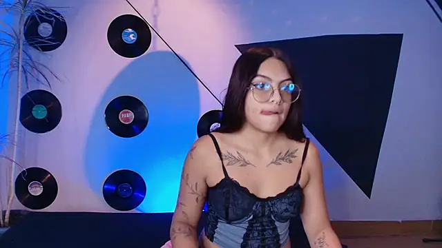 Lilith and Khloe online show from December 2025 11:19:01 AM