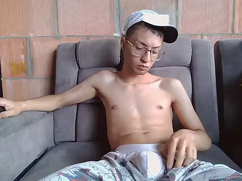 Thiagox274 online show from April 2026 04:01:01 PM