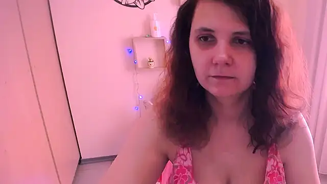 Snapshot of TwoBigSuns chatting on July 2026 07:35:02 AM TwoBigSuns online show from July 2026 07:35:02 AM
