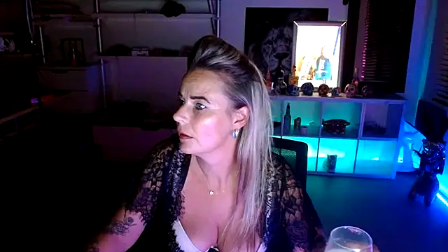 Snapshot of Mrs-Aurora chatting on October 2025 08:50:02 PM Mrs-Aurora online show from October 2025 08:50:02 PM