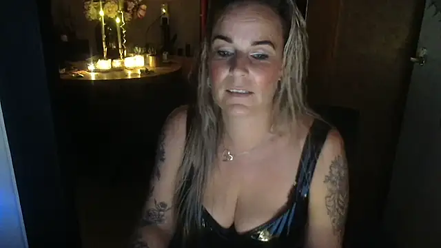 Snapshot of Mrs-Aurora chatting on May 2026 10:16:02 PM Mrs-Aurora online show from May 2026 10:16:02 PM