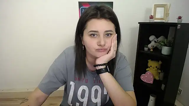 Katrin kiss  online show from September 2025 12:40:01 PM