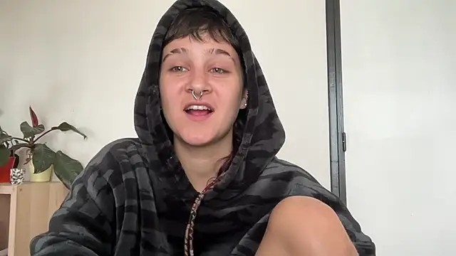 Snapshot of NIQUE_TARAXX chatting on September 2025 11:23:02 AM NIQUE TARAXX online show from September 2025 11:23:02 AM