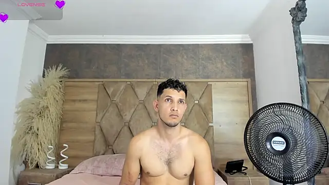 Snapshot of EimyAndMaxi chatting on July 2026 08:03:02 PM EimyAndMaxi online show from July 2026 08:03:02 PM