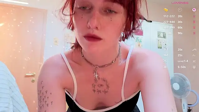 Snapshot of LeelooYolo chatting on July 2026 04:45:01 PM LeelooYolo online show from July 2026 04:45:01 PM