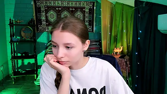Snapshot of JulieDaniel chatting on April 2026 04:26:02 AM JulieDaniel online show from April 2026 04:26:02 AM