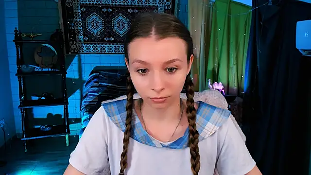 Snapshot of JulieDaniel chatting on May 2026 08:20:02 AM JulieDaniel online show from May 2026 08:20:02 AM