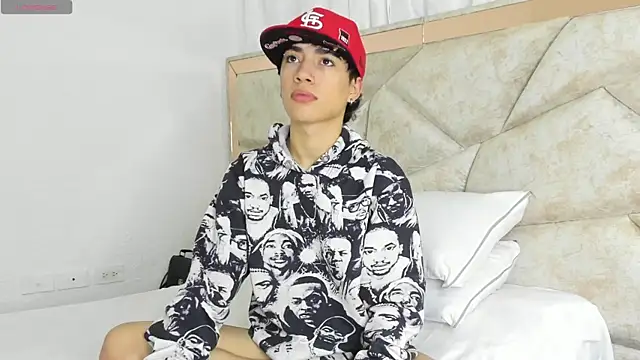 Snapshot of Thiago_Divine_ chatting on September 2025 01:35:01 PM Thiago Divine  online show from September 2025 01:35:01 PM