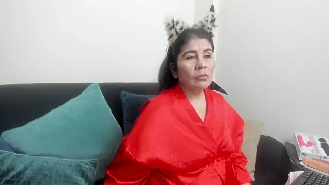 kiraGeiner online show from November 2025 07:24:01 PM