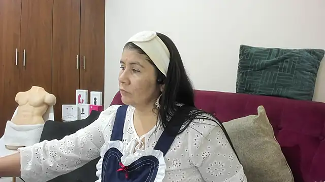 kiraGeiner online show from December 2025 01:10:02 AM