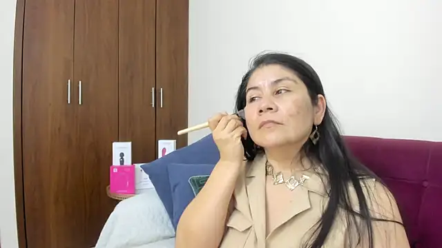 kiraGeiner online show from December 2025 03:13:02 AM