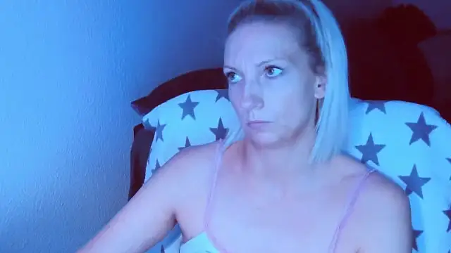 Snapshot of SexyJulia21 chatting on June 2026 08:22:02 AM SexyJulia21 online show from June 2026 08:22:02 AM
