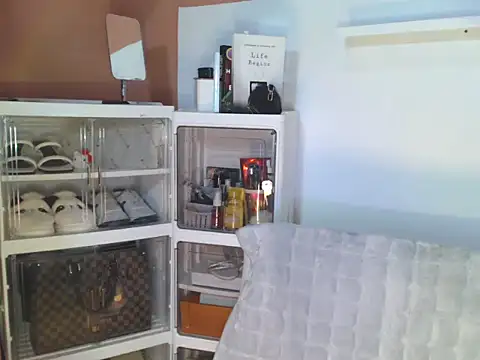 Snapshot of skinny_gracie chatting on July 2026 09:22:01 AM skinny gracie online show from July 2026 09:22:01 AM