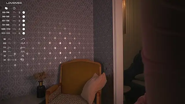 Snapshot of Moon_cutie chatting on March 2026 04:02:02 PM Moon cutie online show from March 2026 04:02:02 PM