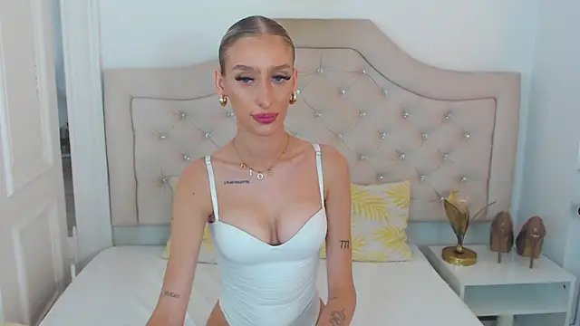Snapshot of NatalieSensual chatting on June 2026 12:25:01 PM NatalieSensual online show from June 2026 12:25:01 PM