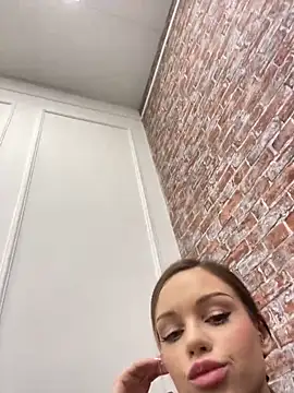 MarilynNova online show from December 2025 04:08:02 AM