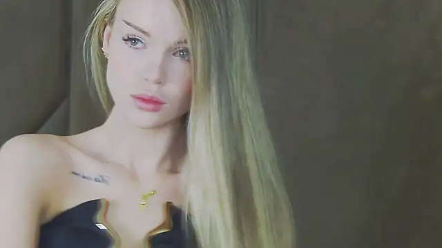 Snapshot of MarilynNova chatting on April 2026 04:28:02 AM MarilynNova online show from April 2026 04:28:02 AM