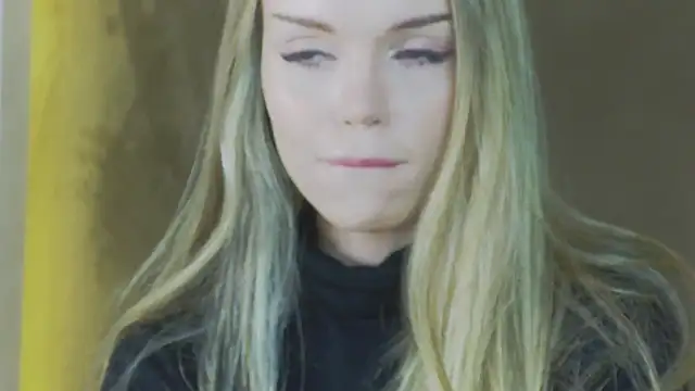Snapshot of MarilynNova chatting on April 2026 04:27:01 AM MarilynNova online show from April 2026 04:27:01 AM