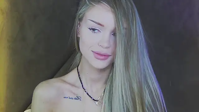 Snapshot of MarilynNova chatting on May 2026 04:17:02 AM MarilynNova online show from May 2026 04:17:02 AM