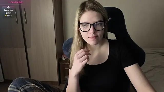 KatanaSVibe online show from December 2025 01:17:01 PM