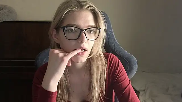 Snapshot of KatanaSVibe chatting on April 2026 11:30:02 AM KatanaSVibe online show from April 2026 11:30:02 AM