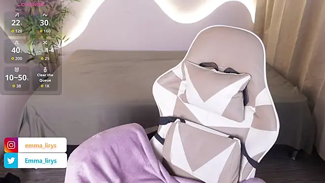 Emma and Issac online show from November 2025 04:55:01 AM