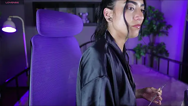 Emma and Issac online show from February 2026 09:05:02 PM