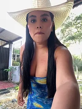 Snapshot of laure_torres chatting on June 2026 12:04:01 PM laure torres online show from June 2026 12:04:01 PM