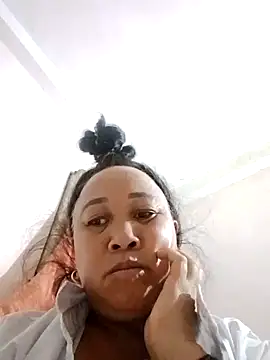 Snapshot of Mamapm20 chatting on October 2025 07:33:01 PM Mamapm20 online show from October 2025 07:33:01 PM