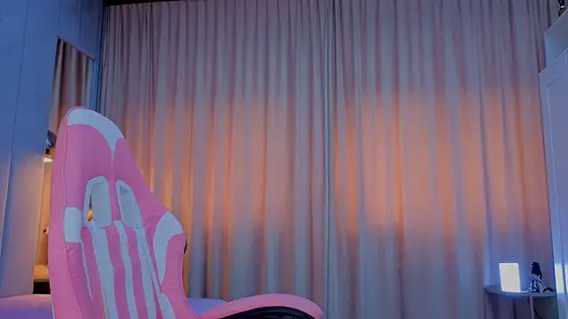 Reina Cummings online show from November 2025 06:58:02 AM