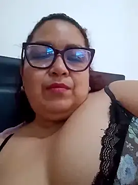 Snapshot of ladytropical1 chatting on February 2026 09:52:02 PM ladytropical1 online show from February 2026 09:52:02 PM