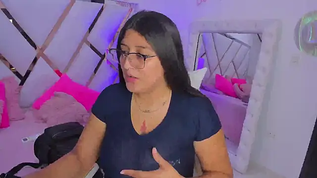 Snapshot of megann__up chatting on October 2025 11:26:02 PM megann up online show from October 2025 11:26:02 PM